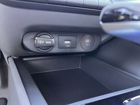 Used 2025 Hyundai Elantra SE image 14