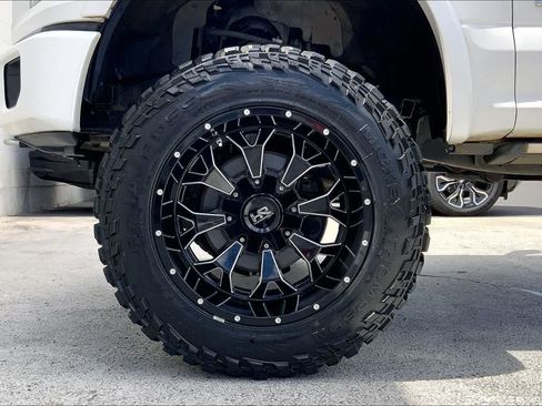 Used 2015 Ford F150 Platinum w/ Equipment Group 701A Luxury AWD/4WD image 8