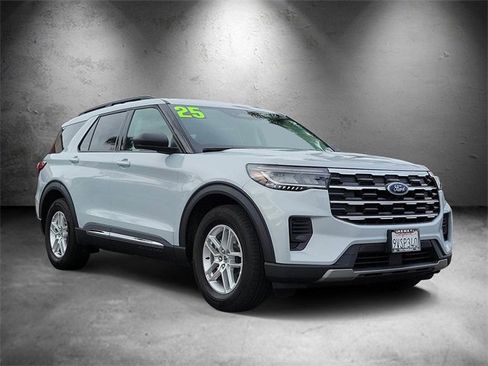 Used 2025 Ford Explorer Active image 2