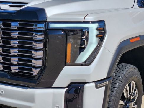 Used 2025 GMC Sierra 2500 Denali Ultimate w/ Max Trailering Package AWD/4WD image 9