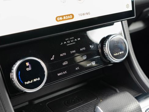 Used 2022 Jaguar F-PACE SVR image 24