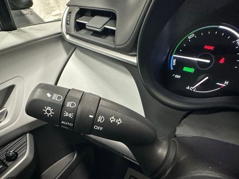 Used 2025 Toyota Sienna XLE image 21