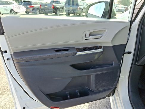 Used 2024 Toyota Sienna LE image 16