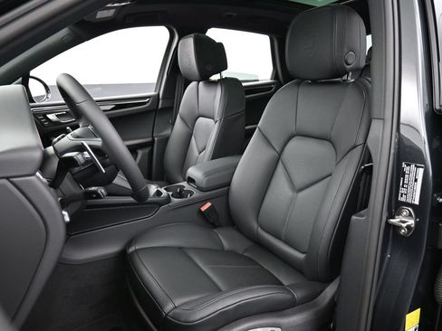 Certified 2026 Porsche Macan AWD/4WD image 5
