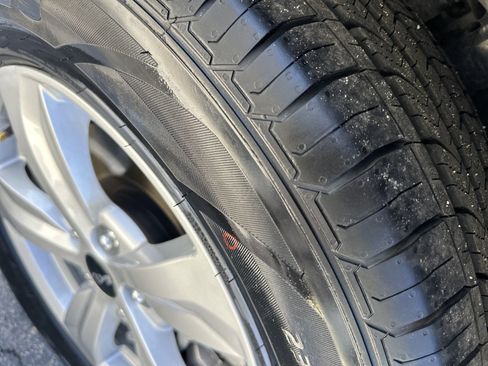 Used 2023 Kia Sorento LX FWD image 7