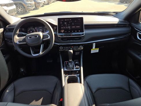 New 2026 Jeep Compass Latitude image 19