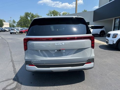 New 2026 Kia Carnival EX image 6