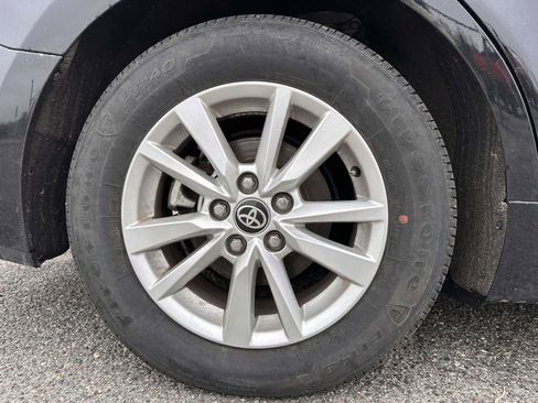 Used 2025 Toyota Camry SE FWD image 6