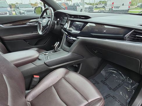 Used 2021 Cadillac XT6 Premium Luxury image 9