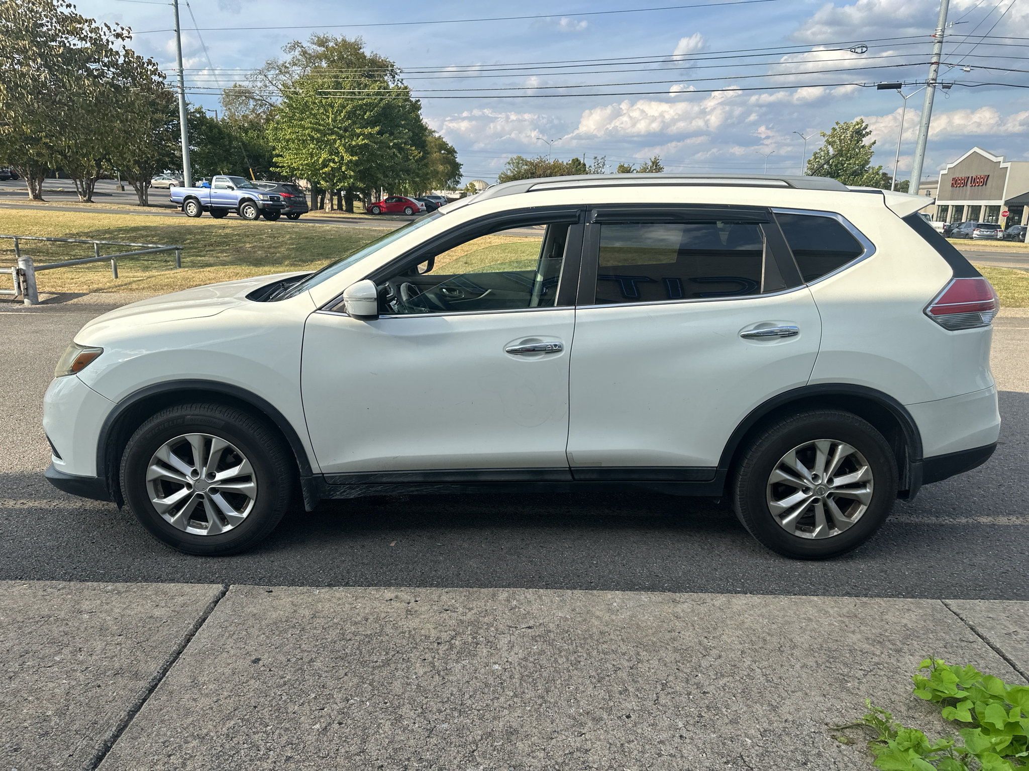 Used 2015 Nissan Rogue SV FWD image 7