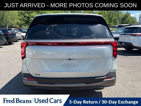 Used 2025 Kia Carnival SX FWD image 7
