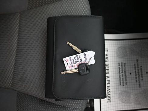 Used 2015 Toyota Tacoma Base image 9