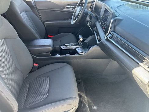 Used 2024 Kia Sportage LX FWD image 12