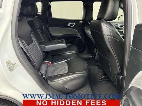 Used 2023 Jeep Compass Latitude w/ Convenience Group AWD/4WD image 17