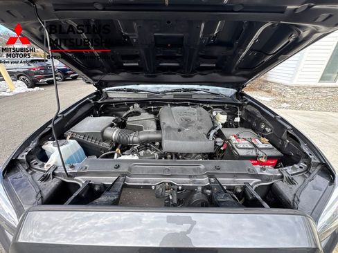 Used 2021 Toyota Tacoma TRD Sport w/ Technology Package image 24