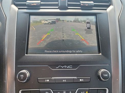 Used 2020 Ford Fusion SE image 19