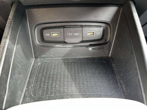Used 2022 Hyundai Venue Limited FWD image 24