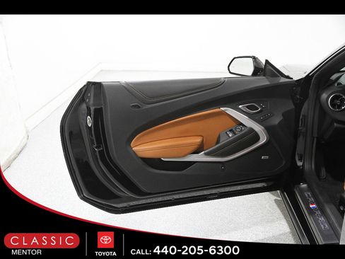 Used 2021 Chevrolet Camaro SS RWD image 4