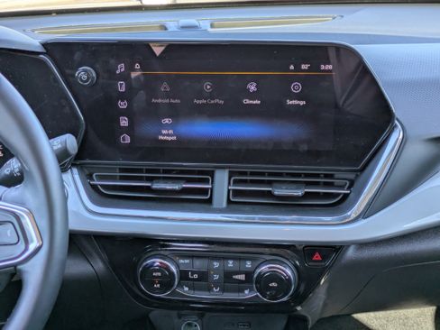 Used 2025 Chevrolet Trax LT w/ LT Convenience Package FWD image 19