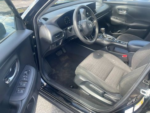 Used 2025 Honda HR-V LX image 9
