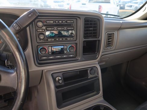 Used 2006 GMC Sierra 2500 SLT w/ Heavy-Duty Power Package image 14