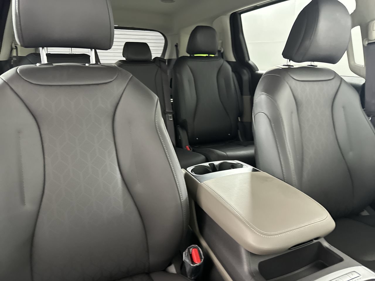 Certified 2026 Kia Carnival FWD image 16