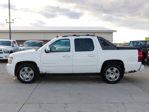 Used 2007 Chevrolet Avalanche LTZ image 3