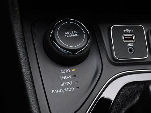 Used 2019 Jeep Cherokee Limited AWD/4WD image 33