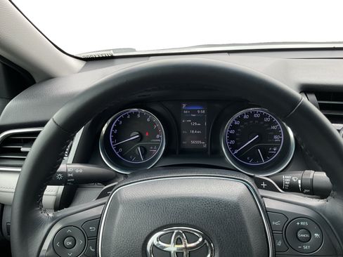 Used 2019 Toyota Camry SE w/ Carpet Mat Package FWD image 12