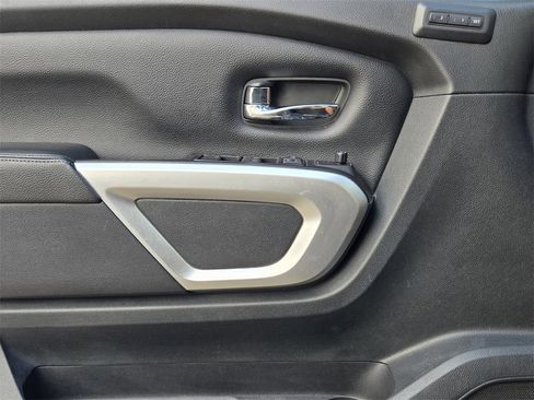 Used 2020 Nissan Titan SL w/ Moonroof Package image 22