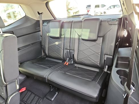 Used 2024 Volkswagen Atlas SE w/ Panoramic Sunroof Package image 9