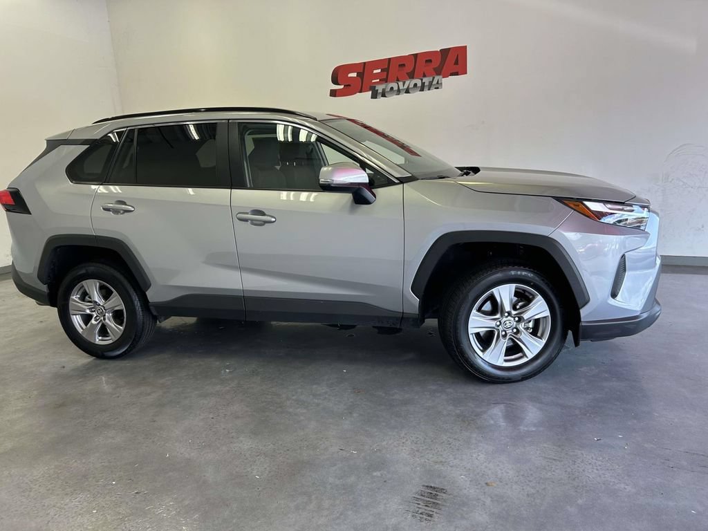 Used 2025 Toyota RAV4 XLE AWD/4WD image 2