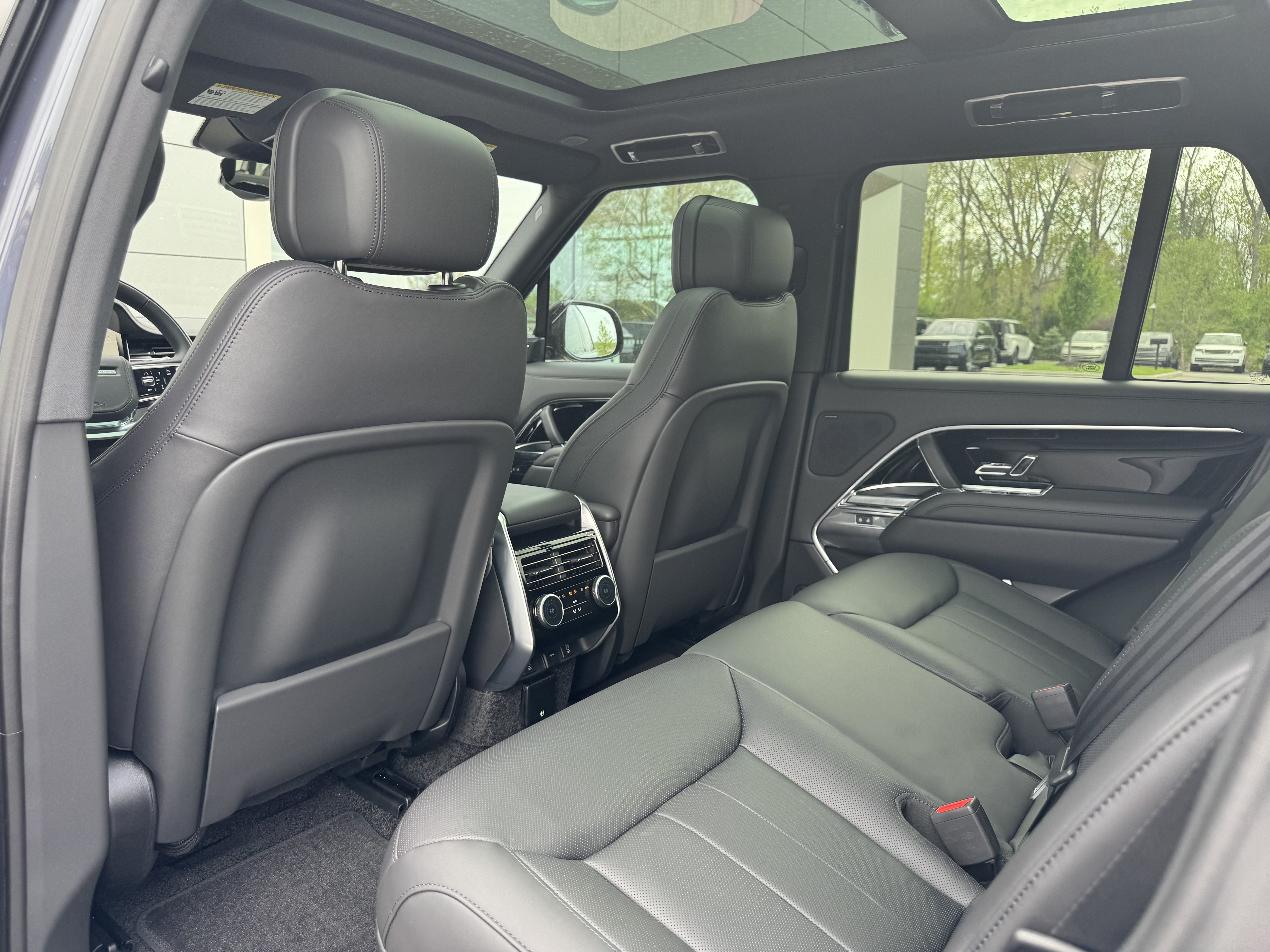 Used 2026 Land Rover Range Rover SE AWD/4WD image 25