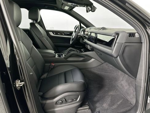 New 2026 Porsche Cayenne image 29