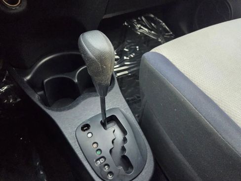 Used 2013 Toyota Yaris LE image 29