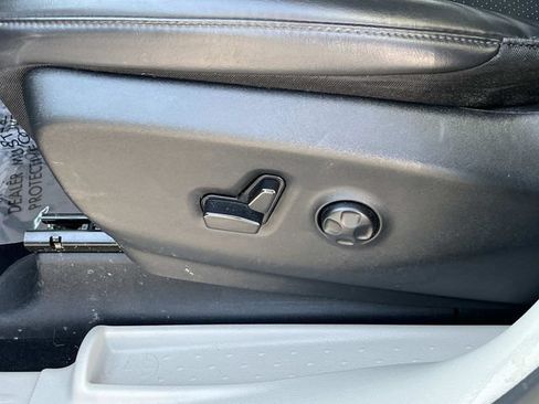Used 2024 Chrysler Pacifica Limited FWD image 32