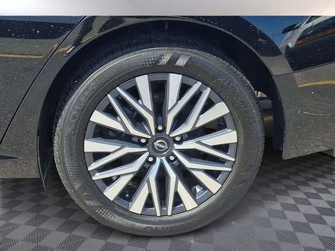 Used 2025 Nissan Altima 2.5 SV image 8