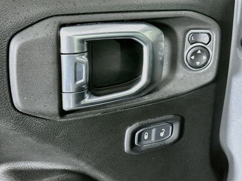 Used 2023 Jeep Wrangler Unlimited AWD/4WD image 15