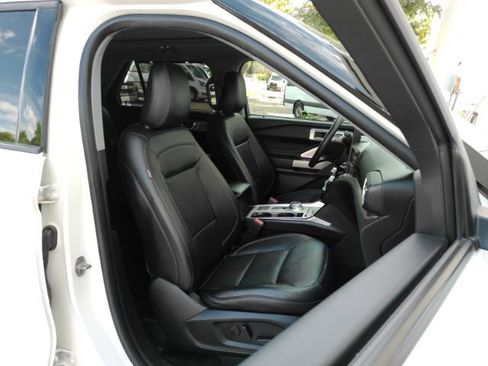 Used 2023 Ford Explorer Limited w/ Limited Technology Package RWD image 25
