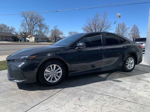 Used 2025 Toyota Camry LE image 4