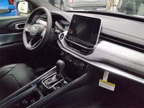 New 2026 Jeep Compass Latitude image 21