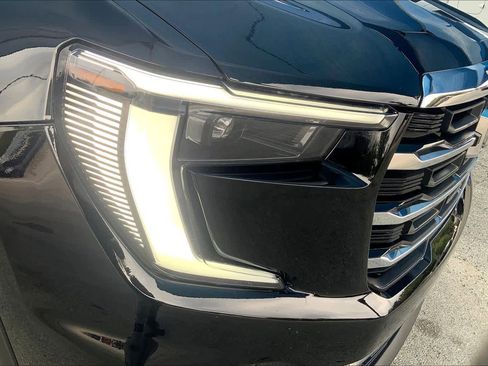 Used 2025 GMC Acadia Elevation image 27