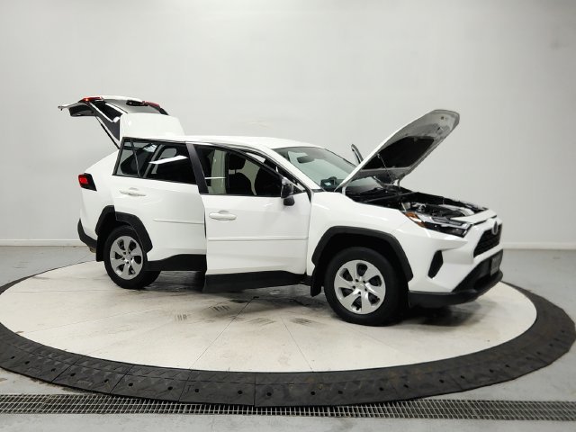 Used 2023 Toyota RAV4 LE AWD/4WD image 10