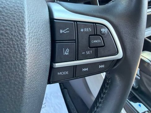 Used 2022 Toyota Highlander XLE AWD/4WD image 23