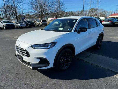 Certified 2025 Honda HR-V Sport image 4