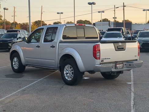 Used 2019 Nissan Frontier SV image 6