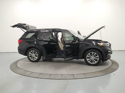 Used 2023 Ford Explorer XLT w/ Equipment Group 202A RWD image 17