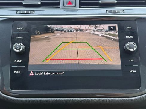 Used 2021 Volkswagen Tiguan SE R-Line image 42