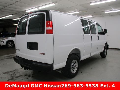 New 2025 GMC Savana 3500 image 7