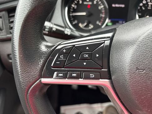 Used 2018 Nissan Rogue SV AWD/4WD image 11